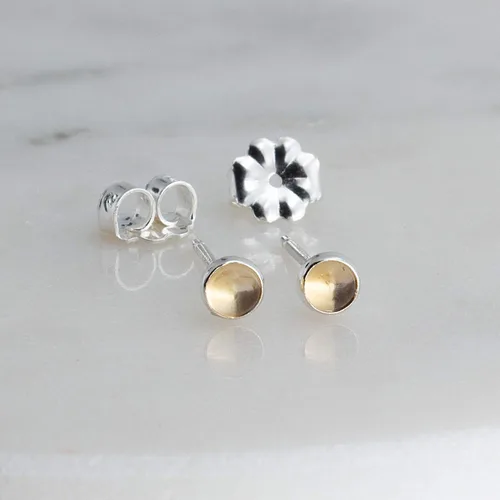 Miniatura 39 de Aretes pequeños de plata de ley para cartílago, tragus, hélix, múltiples piercings hipoalergénicos, piedra natal para mujer, juego de bisel
