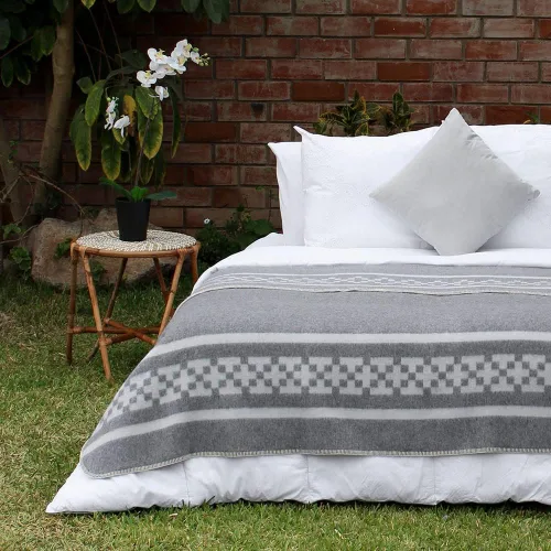Miniatura 7 de Manta gruesa de lana de alpaca para acampar al aire libre o uso en interiores, diseño étnico, suave lana peruana de alpaca disponible en tamaño Gris