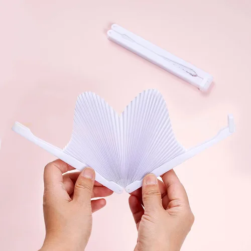 Miniatura 5 de Yolyoo 24 abanicos de boda blancos plegables de papel con forma de corazón con mango de plástico para fiestas de cumpleaños, suministros de verano