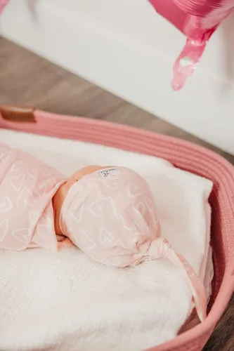 Miniatura 5 de Copper Pearl Gorro de bebé con nudo superior elástico suave Sweetie