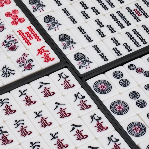 Miniatura 2 de Yellow Mountain Imports Juego de Riichi Mahjong Japonés – Fichas de Tamaño Estándar Blancas y Amarillas – con Ficha de Viento del Este y Estuche