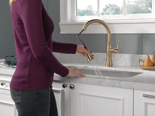 Miniatura 2 de Delta Grifo Cassidy Gold para cocina, grifos de cocina con rociador extraíble, grifo de fregadero de cocina, grifo dorado para fregadero de cocina