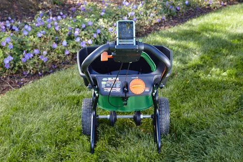 Miniatura 4 de Scotts Esparcidor Elite para semillas de césped, malezas y fertilizante, sal y derretimiento de hielo, esparcidor de empuje duradero con capacidad