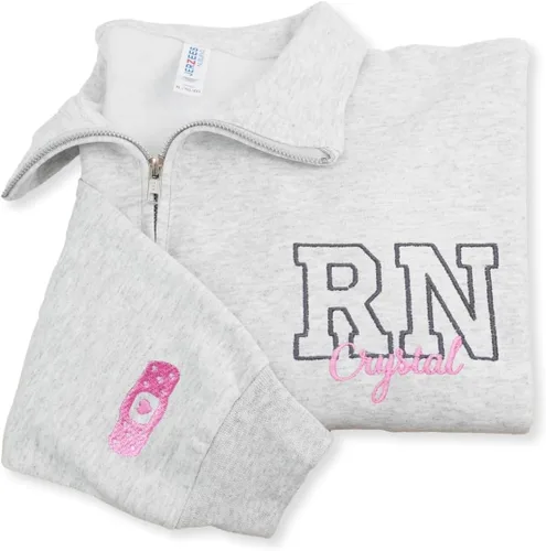Miniatura 27 de COUPLEHOODIES - Sudadera de enfermería bordada con nombre, personalizada, con cremallera de un cuarto, regalo para asistente de enfermería