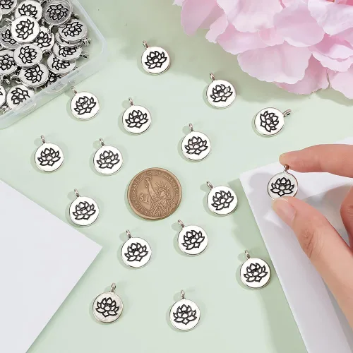 Miniatura 7 de PH PandaHall 60 dijes de flores de loto, de aleación tibetana de plata antigua, dijes florales planos, dijes de cuentas de metal para pulseras