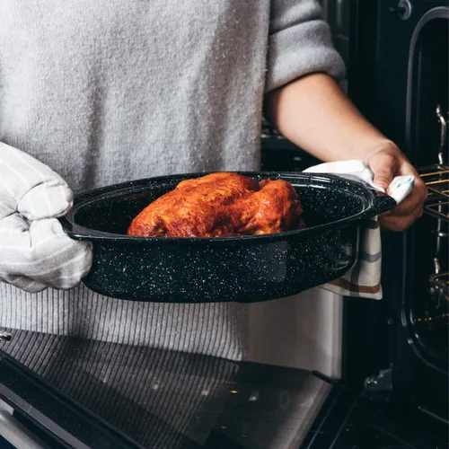 Miniatura 4 de Granite Ware Asador ovalado de 13 pulgadas con tapa. Diseño de acero esmaltado para acomodar hasta 7 libras de aves de corral/asado. Resiste hasta