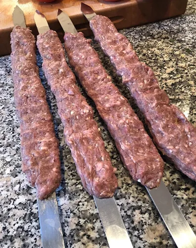 Miniatura 9 de G & F Products Brochetas para barbacoa, pinchos planos de acero inoxidable de 23 x 5/8 pulgadas con asas de madera, juego de 8 piezas con bolsa