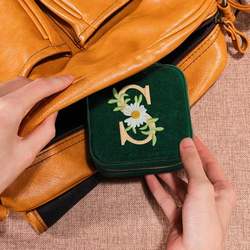Miniatura 6 de GSPY Joyero de viaje, joyero de terciopelo con inicial, regalos personalizados para mujeres, joyero de viaje pequeño, organizador de joyas, regalos