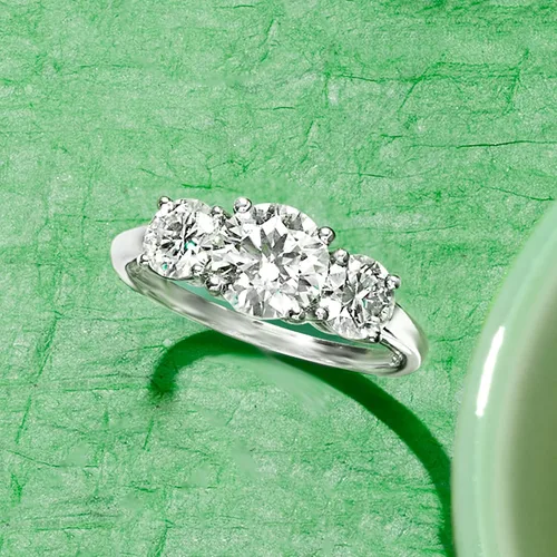 Miniatura 5 de Ross-Simons Anillo de 3 piedras de moissanita de 2,25 qt t t en plata de ley