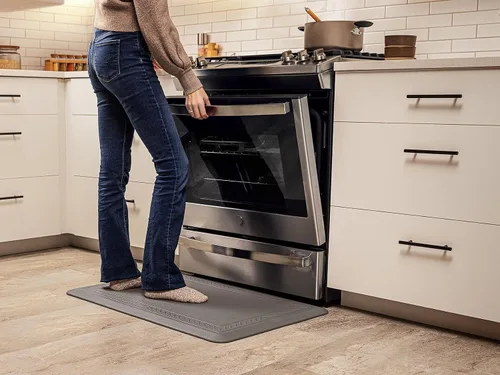 Miniatura 4 de WeatherTech ComfortMat, 24 x 36 pulgadas Antifatiga Comfort Mat, patrón de fibra de carbono, marrón Beige Bronceado