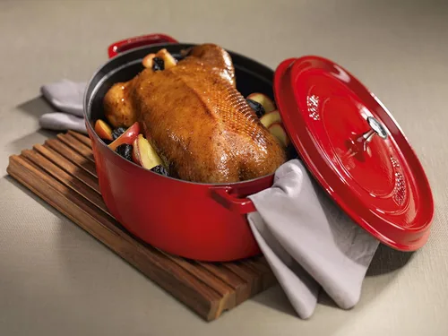 Miniatura 4 de Staub Tostador de Hierro Fundido/Cocotte, Ovalado 14.6 in, 8 L, Rojo Cereza