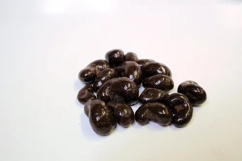 Miniatura 3 de Lang's Chocolates Anacardos cubiertos de chocolate negro bolsa de 8 onzas