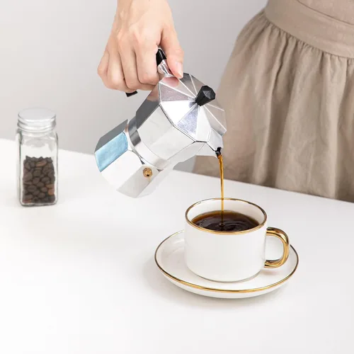 Miniatura 5 de Agyiuns Tazas de té y platillos con borde dorado, juego de té de porcelana blanca de 6.76 onzas y tazas de café para latte, café moca, juego de té