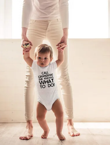 Miniatura 15 de CBTwear Call Grandma She Knows What To Do Baby Bodysuit - Adorable mameluco Ropa Unisex Humor Romper
