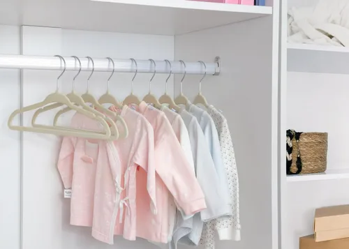 Miniatura 7 de ManGotree Perchas de terciopelo para bebés, perchas para niños y niños, para ahorrar espacio, antideslizantes, paquete de 15 unidades (beige)