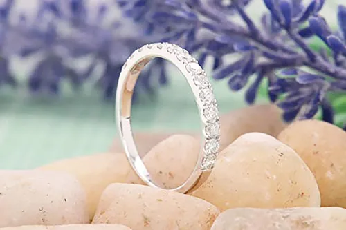 Miniatura 3 de Dazzlingrock Collection Anillo apilable de oro de 10 quilates de 0,50 quilates con diamantes blancos redondos de 12 quilates