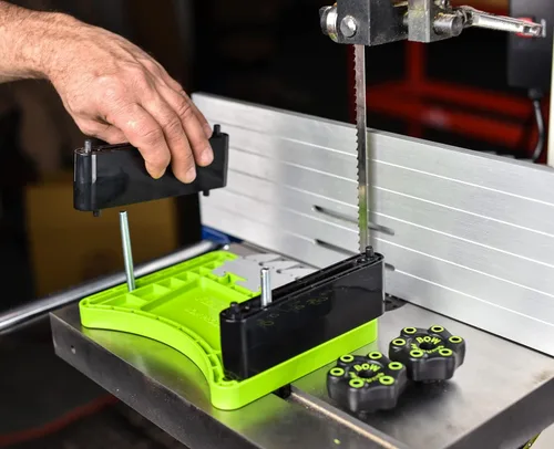 Miniatura 6 de BOW Products FeatherDUO FP3 - Guía de empuje para sierras de mesa, mesas de router y sierras de cinta - Guía de empuje apilable con aletas de EVA