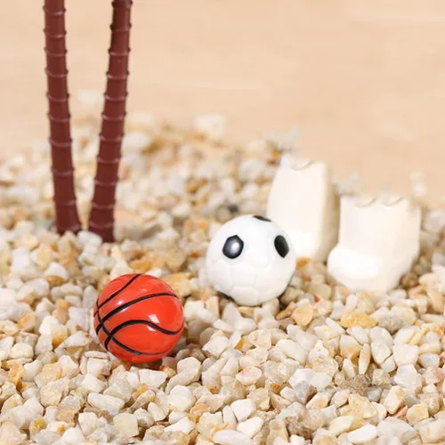 Miniatura 3 de Toddmomy 20 pelotas deportivas en miniatura, mini pelotas de fútbol y baloncesto de resina de 0.6 pulgadas para accesorios de casa de muñecas