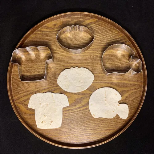 Miniatura 9 de LUBTOSMN Juego de 3 cortadores de galletas de fútbol, 3.5 pulgadas, casco de fútbol americano y camiseta Fondant Biscui Cutters