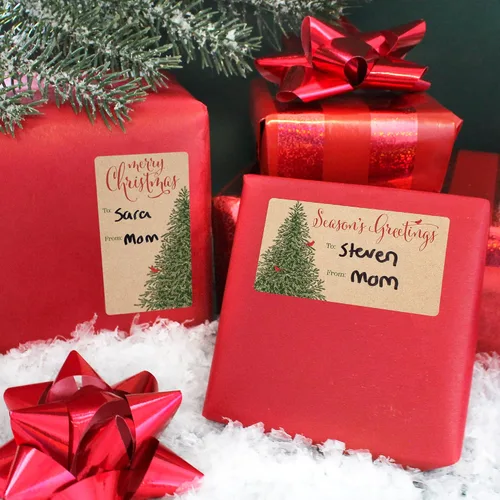 Miniatura 2 de Etiquetas de regalo con árbol de Navidad y cardenal rojo – Etiquetas autoadhesivas para envolver regalos navideños sobre fondo kraft – 42 etiquetas