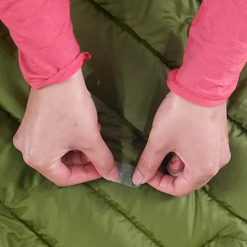 Miniatura 3 de GEAR AID Parches pequeños de cinta Tenacious Tape con adhesivo de pelar y pegar para arreglar agujeros y desgarros en ropa de invierno, chaquetas