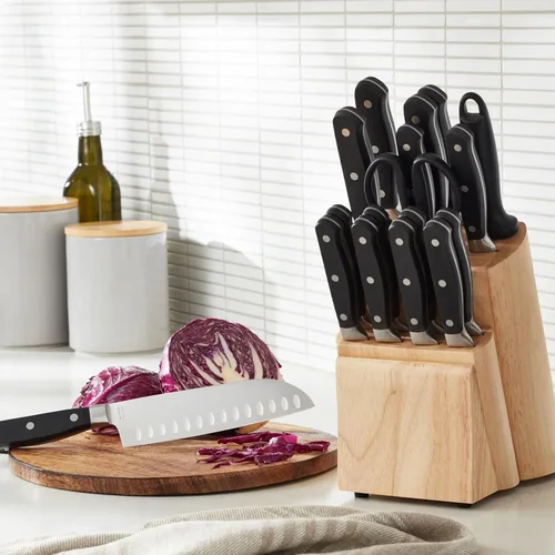 Miniatura 9 de Amazon Basics Juego de 18 piezas de cuchillos de acero inoxidable con alto contenido de carbono premium con bloque de cuchillos de madera de pino