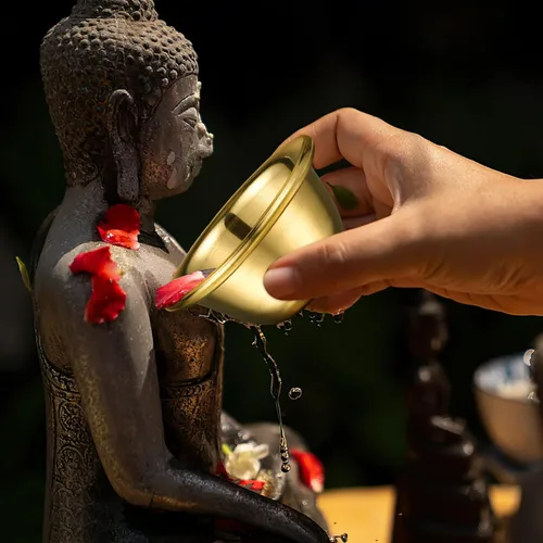 Miniatura 4 de Juego de 7 tazas budistas de agua de 2.75 pulgadas, cuencos de altar de latón para adoración del templo, rituales sagrados y uso decorativo