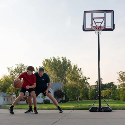 Miniatura 7 de Lifetime Aro de baloncesto portátil, altura ajustable de 7.5 a 10 pies, tablero trasero de 44 pulgadas a prueba de golpes Fusion, base con ruedas