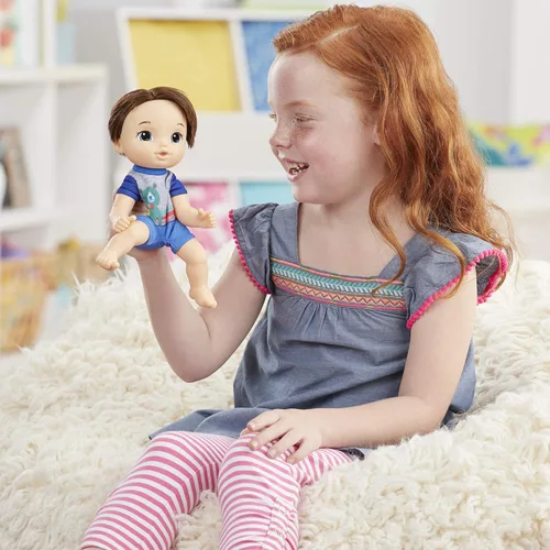 Miniatura 8 de Baby Alive Littles, Carry 'N Go Squad, Little Matteo Brown Hair Boy Muñeca, portador, accesorios, juguete para niños a partir de 3 años