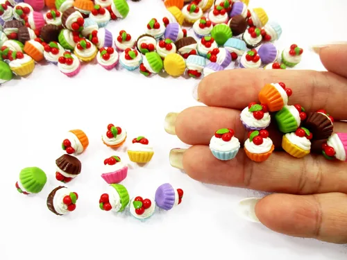 Miniatura 5 de Casa De Muñecas Miniatura Alimentos de Lot 100 Mixed Cupcakes Cherry parte superior Wholesale 6322 Bulk clay bakery food prop, loose tiny swirled