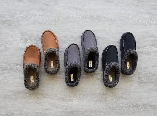 Miniatura 2 de Dearfoams - Pantuflazueco de gamuza de microfibra para hombre, con puntada de látigo
