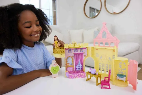 Miniatura 2 de Mattel Disney Princess Toys, Belle - Casa de muñecas castillo apilable con pequeña muñeca Belle, 4 personajes amigos y 3 accesorios, portátil con asa