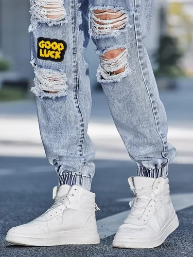 Miniatura 6 de Jeans para hombre Pantalones de mezclilla rasgados con letras parcheadas para hombre (Color lavado ligero, Talla L)
