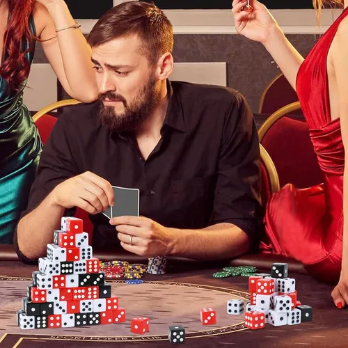 Miniatura 4 de Juego de 50 dados estándar de 0.63 pulgadas con acrílico negro, blanco, rojo, 6 caras, a granel, dados de casino para fiestas temáticas de casino
