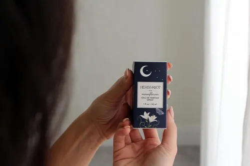 Miniatura 3 de Herb & Root Moonflower Eau de Parfum: Tuberosa, Jazmín, Rosa y Orris - Perfume limpio de larga duración para mujeres, sin crueldad, sin ftalatos ni
