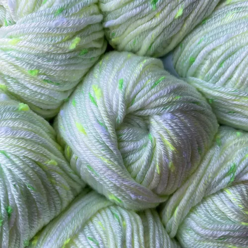 Miniatura 11 de Tweed Twinkles - Hilo acrílico suave con motas para bebé, 8 madejas, 696 yardas/14.11 onzas, peinado ligero (3), lavable a máquina (rojo manzana)
