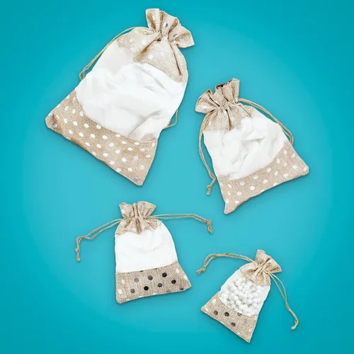 Miniatura 4 de Paquete de 12 bolsas de regalo medianas de lino, arpillera y organza con cordones (5x7 pulgadas, beige / lunares plateados) - Recuerdos de fiesta