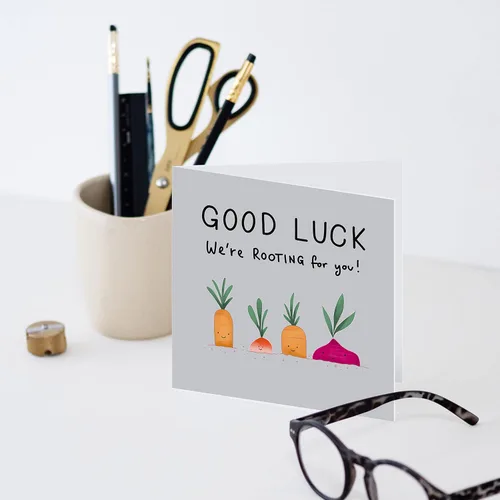Miniatura 3 de Old English Co. - Tarjeta de buena suerte con hortalizas de raíz, divertida y linda tarjeta de jardinería para hombres y mujeres, nuevo trabajo
