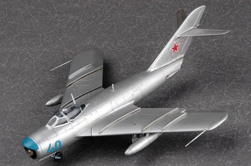 Miniatura 7 de Hobby Boss MiG-17PF Fresco D Kit de construcción de modelo de avión