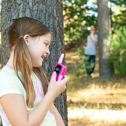 Miniatura 7 de Walkie Talkies de 22 canales para niños, alcance de 3 millas Paquete de 2 para niños y niñas