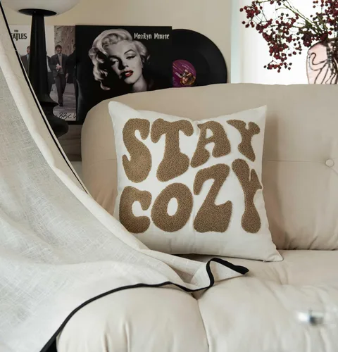 Miniatura 4 de Funda de almohada decorativa bordada Stay Cozy en rosa, solo funda de 18 pulgadas x 18 pulgadas