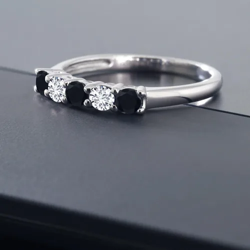 Miniatura 5 de Gem Stone King 050 Ct Round Black Onyx White Diamond 10K White Gold 5-Stone Band Ring