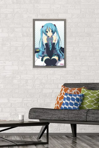 Miniatura 2 de Trends International Hatsune Miku - Póster de pared de llaves, 14.725 x 22.375 pulgadas, versión enmarcada de madera de granero