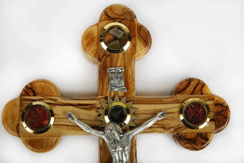 Miniatura 2 de Crucifijo de madera de olivo adornado con hojas de olivo, incienso, flores y piedras de Jerusalén hecha a mano por artesanos en Belén