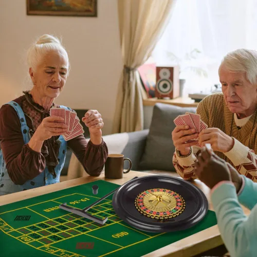 Miniatura 5 de Trademark, juego de póquer y ruleta de 16 pulgadas con accesorios