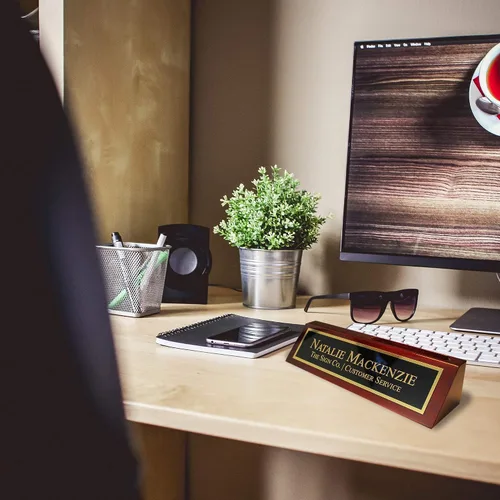 Miniatura 2 de Cuña de nombre personalizada para escritorio de negocios, placa de nombre de oficina para escritorio, palisandro con tarjetero, grabado gratuito