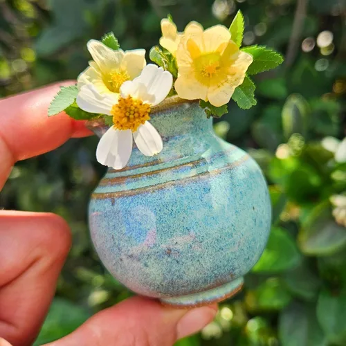Miniatura 4 de Maceta de diente de león hecha a mano para la nueva futura mamá - Jarrón de cerámica en miniatura para regalos de baby shower, verde