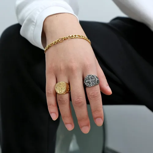 Miniatura 4 de HZMAN Anillo de exorcismo de San Benito para hombres y mujeres plata de acero inoxidable cruz católica romana protección de demonios cazador