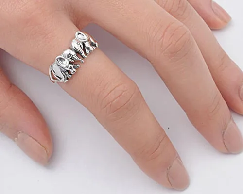 Miniatura 2 de Elija su anillo destacado de elefante de plata