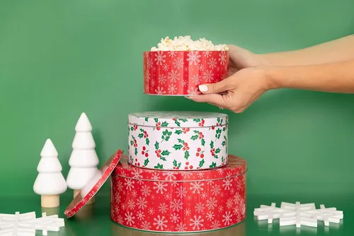 Miniatura 3 de Steel Mill & Co - Recipientes de lata con tapas, paquete de 3 latas de galletas de Navidad, latas festivas para regalos y golosinas navideñas, Copo